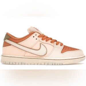 Exclusive Nike SB Dunk Low
Trocadéro Gardens Men’s size 9.5 Sneakers